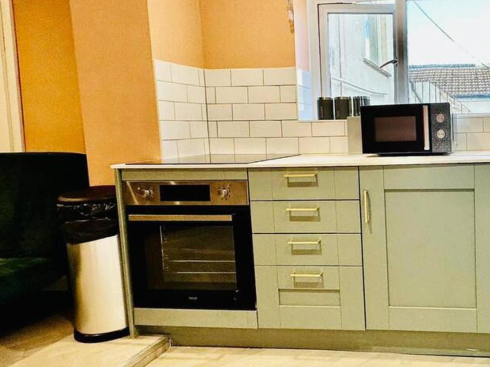 Flash Sale Brighton Train Station 1 Bedroom Flat Bn137Che03 Kültér fotó